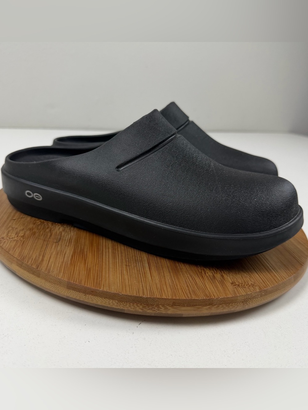 OOFOS OOcloog Men's Black Slip-On Recovery Clogs